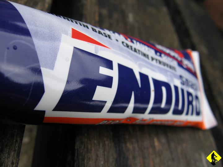 Karta2_ 030.jpg - Z wysokości ponad 1800m n.p.m. urządzamy sobie coś w stylu rajdu przygodowego i po 1'45min jesteśmy już w obozie. Pierwszy raz w życiu biegłem tak długo, do tego po górach i w 90% w dół. Był piątek. Do niedzieli nie mogłem chodzić, a do wtorku mnie nogi bolały!